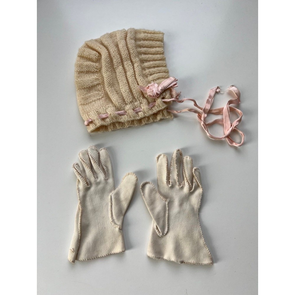 1930s - 1940s Vintage Handmade Crochet Handmade Baby Bonnet & White Girls Gloves - Picture 2 of 2